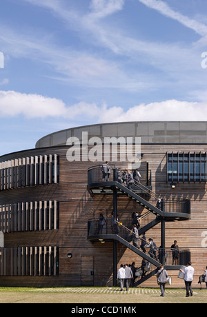 Avec un atrium pleine hauteur au coeur de la construction Three-Story, la vie sociale de l'école tourne autour de Banque D'Images