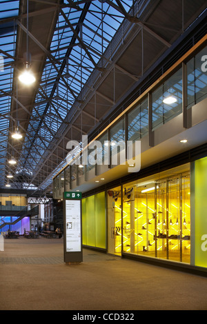 Dr marten pop up store design campagne spitalfields london uk 2009 tir extérieur avant l'intérieur boutique Marché de Spitalfields enclosure Banque D'Images