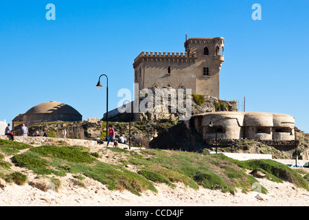 Tour de guet à Tarifa, le point le plus au sud de l'Europe continentale, Costa de la Luz, Cadix, Andalousie, espagne. Banque D'Images