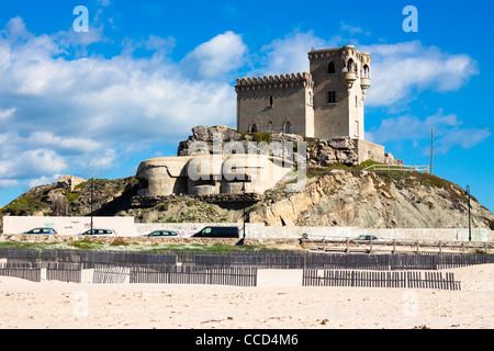 Tour de guet à Tarifa, le point le plus au sud de l'Europe continentale, Costa de la Luz, Cadix, Andalousie, espagne. Banque D'Images