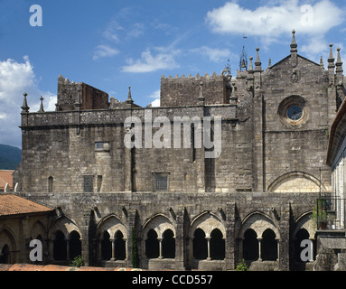 L'Espagne. La Galice. Tui. Cathédrale. 12ème-13ème siècles. Détail du cloître. L'architecture cistercienne gothique. Banque D'Images
