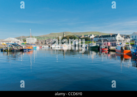 Les bateaux de pêche de sauvetage et d'autres bateaux dans port Girvan Ayrshire du sud de l'Écosse Banque D'Images