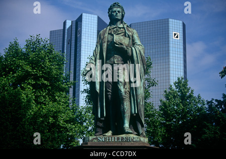 Statue de Johann Christoph Friedrich von Schiller (1759 - 1805) le poète allemand, philosophe, historien et auteur dramatique. Banque D'Images