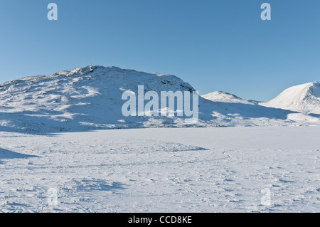 La neige a couvert Lochan na h-Achlaise Ecosse Highland Glencoe Banque D'Images