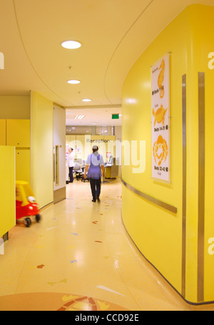 Evelina children's hospital, Hopkins architects, Londres, 2005, ward couloir Banque D'Images