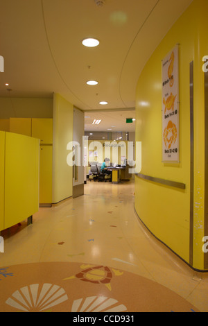 Evelina children's hospital, Hopkins architects, Londres, 2005, ward couloir Banque D'Images