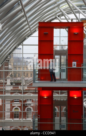 Evelina children's hospital, Hopkins architects, Londres, 2005, une véranda et ascenseur tower Banque D'Images