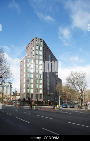 La structure d'Brick-Faced présente un profil fortement articulé à la hausse dans étapes, de sept à huit à douze étages. Il a été Banque D'Images