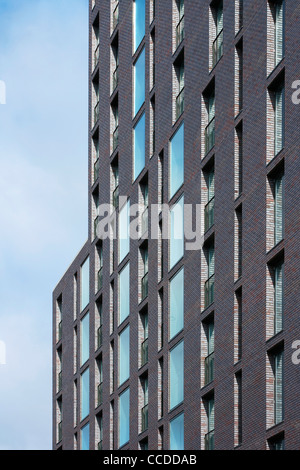 La structure d'Brick-Faced présente un profil fortement articulé à la hausse dans étapes, de sept à huit à douze étages. Il a été Banque D'Images