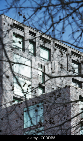 La structure d'Brick-Faced présente un profil fortement articulé à la hausse dans étapes, de sept à huit à douze étages. Il a été Banque D'Images