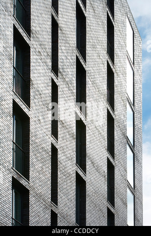 La structure d'Brick-Faced présente un profil fortement articulé à la hausse dans étapes, de sept à huit à douze étages. Il a été Banque D'Images