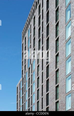 La structure d'Brick-Faced présente un profil fortement articulé à la hausse dans étapes, de sept à huit à douze étages. Il a été Banque D'Images