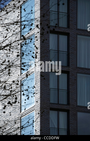 La structure d'Brick-Faced présente un profil fortement articulé à la hausse dans étapes, de sept à huit à douze étages. Il a été Banque D'Images