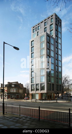 La structure d'Brick-Faced présente un profil fortement articulé à la hausse dans étapes, de sept à huit à douze étages. Il a été Banque D'Images