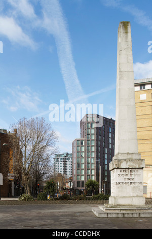 La structure d'Brick-Faced présente un profil fortement articulé à la hausse dans étapes, de sept à huit à douze étages. Il a été Banque D'Images