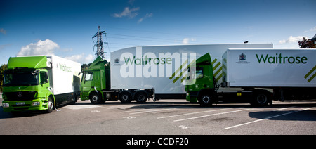 John Lewis et Waitrose camions garés à Waitrose Head Quaters, Bracknell Berkshire Banque D'Images