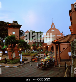 Nuit crépuscule du Christ Église de Dutch Square à Malacca Melaka en Malaisie en Extrême-Orient Asie du sud-est. Billet d'histoire Banque D'Images