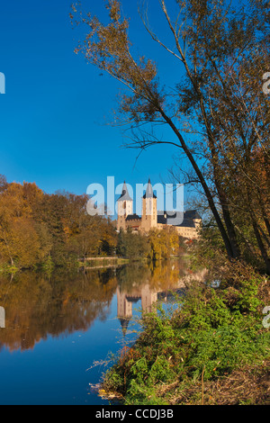 Vue sur la Zwickauer Mulde river au château Rochlitz, plus de 1000 ans, Rochlitz, Saxe, Allemagne, Europe Banque D'Images