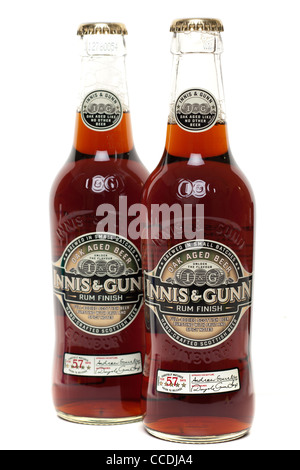 Deux bouteilles d'Innis et Gunn Finition Rhum bière en fût de chêne Banque D'Images