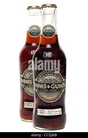 Deux bouteilles d'Innis et Gunn Finition Rhum bière en fût de chêne Banque D'Images