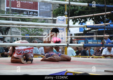 La séquence d'agenouillement , Wai Khru Muay Thai Boxing Banque D'Images