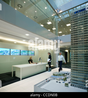 Bureaux, HOK HOK Architects, le Qube, bâtiment 90, rue de Whitfield, LONDON, UK, 2009. Vue de l'INTÉRIEUR DE LA ZONE DE RÉCEPTION Banque D'Images