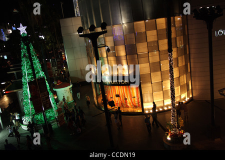 Louis Vuitton shop at Gaysorn plaza in Bangkok Stock Photo - Alamy