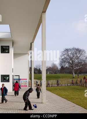 L'ÉCOLE PRIMAIRE DE WEMBLEY WALTERS ET COHEN 2009 DÉTAIL DE L'ÉLÉVATION SUD OBLIQUE Banque D'Images