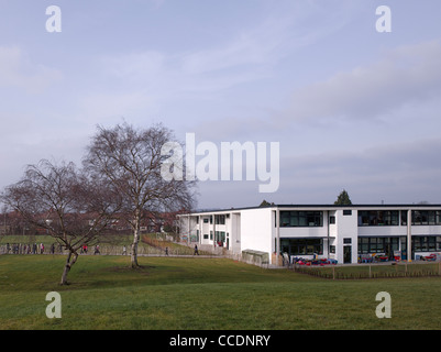 L'ÉCOLE PRIMAIRE DE WEMBLEY WALTERS ET COHEN 2009 ÉLÉVATION SUD-EST AVEC GREEN Banque D'Images