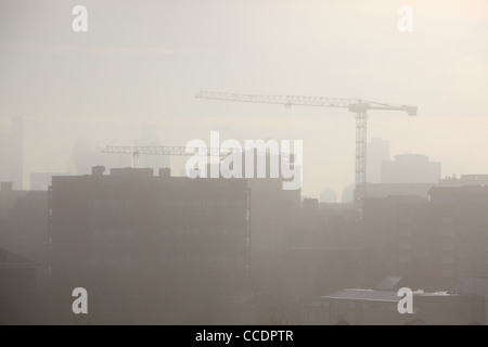 Tôt le matin, le brouillard sur la ville de Londres de Kings Cross dans le nord de Londres, en Angleterre, Royaume-Uni Banque D'Images