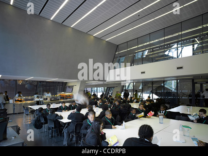 EVELYN GRACE ACADEMY, Brixton, Zaha Hadid Architects-SALLE À MANGER DE L'ÉCOLE Banque D'Images