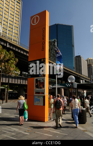 Une orange Informations touristiques sur colonne Circular Quay, Sydney, New South Wales, Australie Banque D'Images