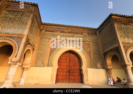 Maroc, Meknès, la médina (vieille ville), de la porte Bab El Mansour Banque D'Images