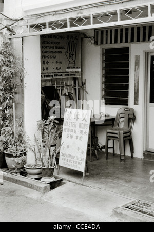 La photographie de voyage - Fortune Teller dans Chinatown à George Town dans l'île de Penang en Malaisie en Asie du Sud-Est Extrême-Orient. Banque D'Images