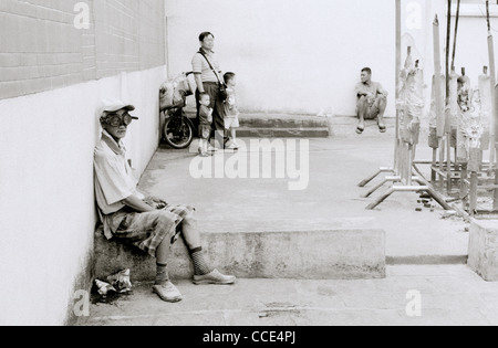 La photographie de voyage - pèlerins au Temple Kuan Yin Teng dans Chinatown à George Town dans l'île de Penang en Malaisie en Asie du Sud-Est Extrême-Orient. Les gens Banque D'Images
