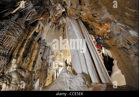 Le réseau Felix Trombe partie du Reseau Felix Trombe-Hernre Morte. Les Pyrénées (France). Banque D'Images