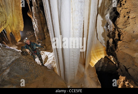 Le réseau Felix Trombe partie du Reseau Felix Trombe-Hernre Morte. Les Pyrénées (France). Banque D'Images