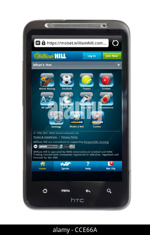 Regardant les bookmakers William Hill site sur un smartphone HTC Banque D'Images