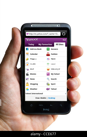 Le site web mobile de Yahoo sur un smartphone HTC Banque D'Images