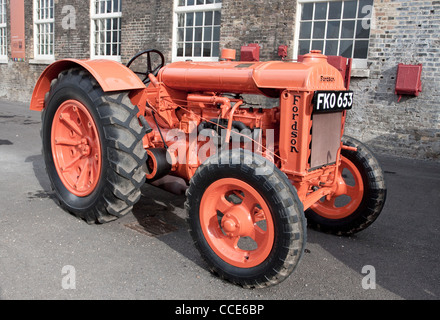 1940 salute to the 40s chatham dockyard uk Vintage tracteur Fordson FKO 653 Banque D'Images