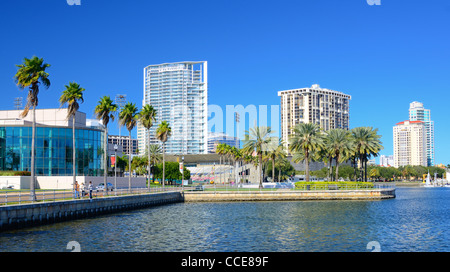 Bâtiments le long de la skyline de Saint Petersburg, en Floride. Banque D'Images