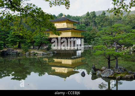 Temple Kinkakuji ou le pavillon d'or à Kyoto - Japon Banque D'Images