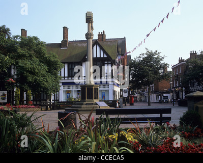 Cheshire Angleterre Nantwich Le monument commémoratif de guerre du centre piéton de ce marché de la ville historique Banque D'Images