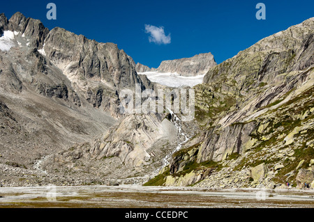 Diamentstock brut montage et des glaciers, Baechligletscher Baechlitalhuette refuge de montagne en premier plan, Alpes Bernoises, Suisse Banque D'Images