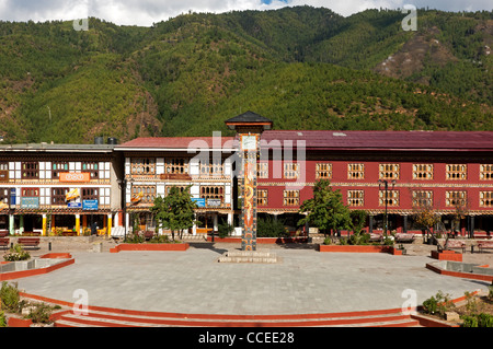 La place centrale avec la tour de l'horloge à Thimphu, Bhoutan Banque D'Images