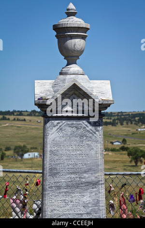 Réserve native tribu du cimetière de Pine Ridge Lakota Oglala Sioux Dakota du Sud SD aux États-Unis Mémorial religieux américain blessé Knee America vertical haute résolution Banque D'Images