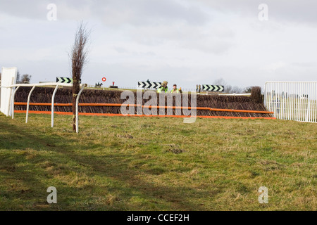 Un pinceau Aller à un steeple chase à Chipping Norton en Angleterre Banque D'Images