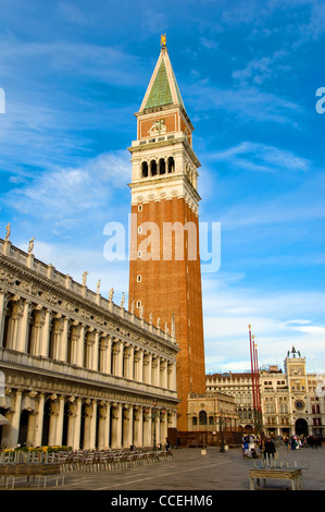 Le Campanile, la Place Saint-Marc, Venise, Italie Banque D'Images