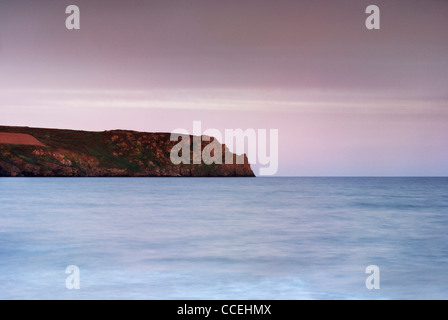 Vue de la tête de Nare Carne Beach, Cornwall, Angleterre, Royaume-Uni Banque D'Images