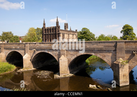 Le Chantry Chapelle de St Mary the Virgin, sur ce vieux pont de pierre sur la rivière Calder, est connu pour avoir peint par JWM Turner. Wa Banque D'Images